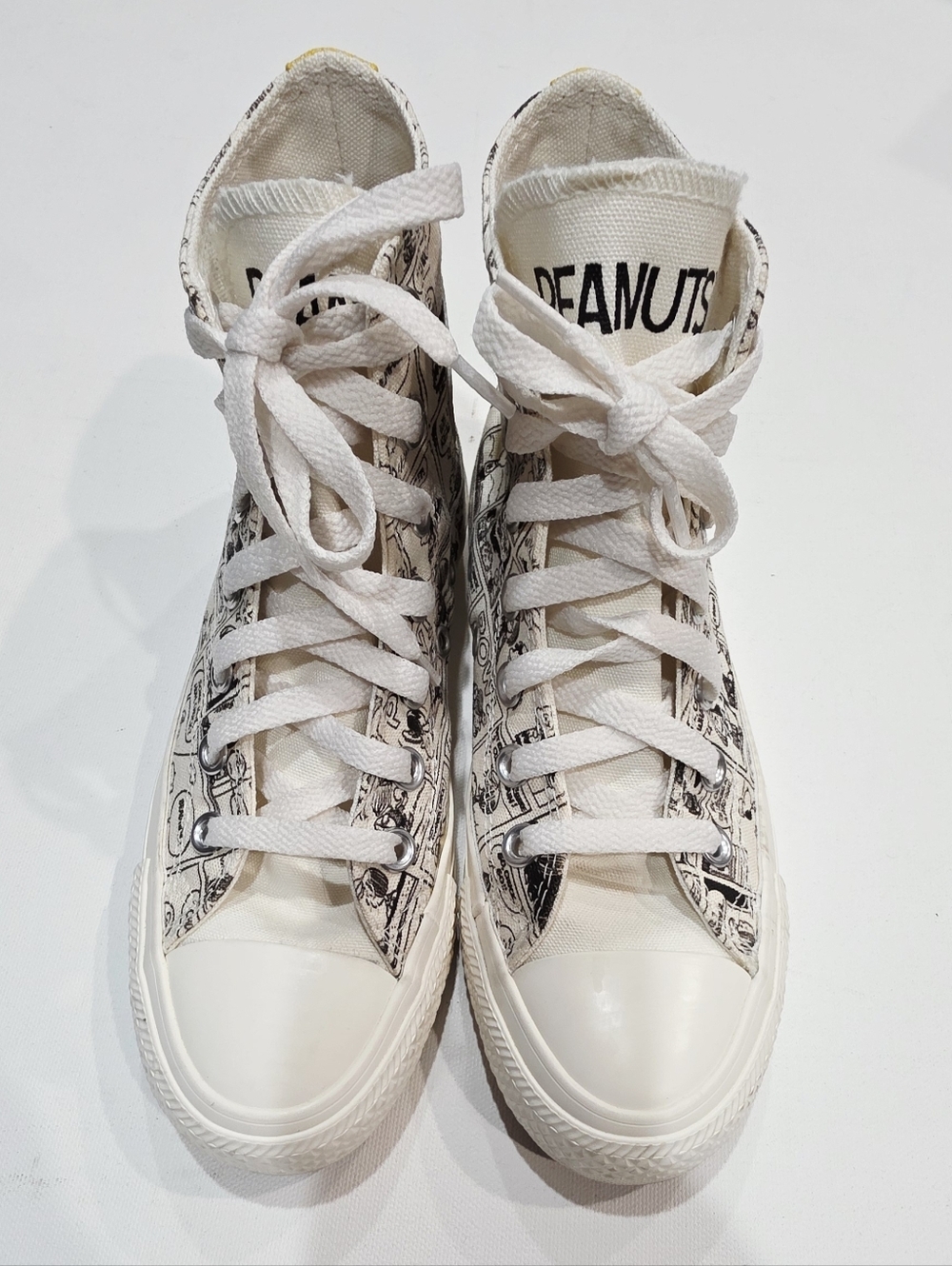 626. Converse x Peanuts Chuck Taylor All Star Comic Strip Hi - Women's 5 - Picture 2 of 8
